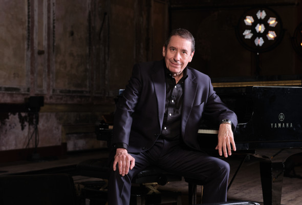 Jools Holland in Chassé Theater